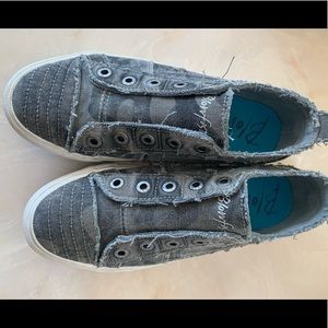 Blowfish Grey Camoflauge Canvas size 9